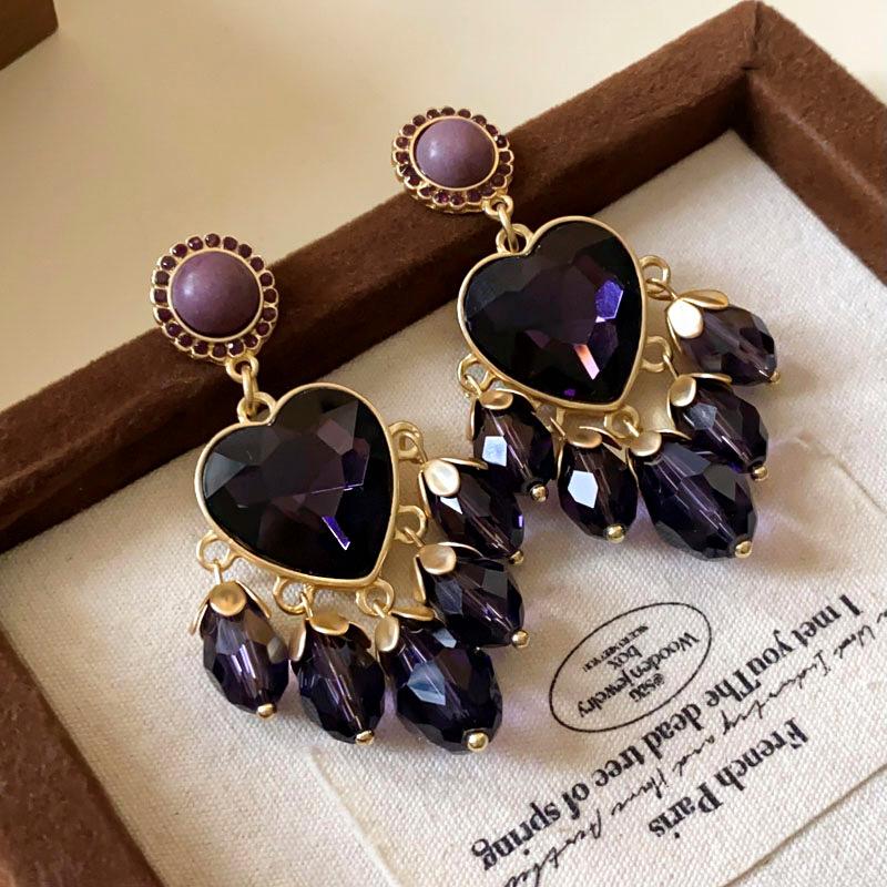 Silver Needle Diamond Purple Love Drop Tassel Earrings French Retro Temperament Earrings High-end Medieval Earrings Women
Silver Needle Diamond Purple Love Drop Tassel Earrings French Retro Temperament Earrings High-end Medieval Earrings Women
