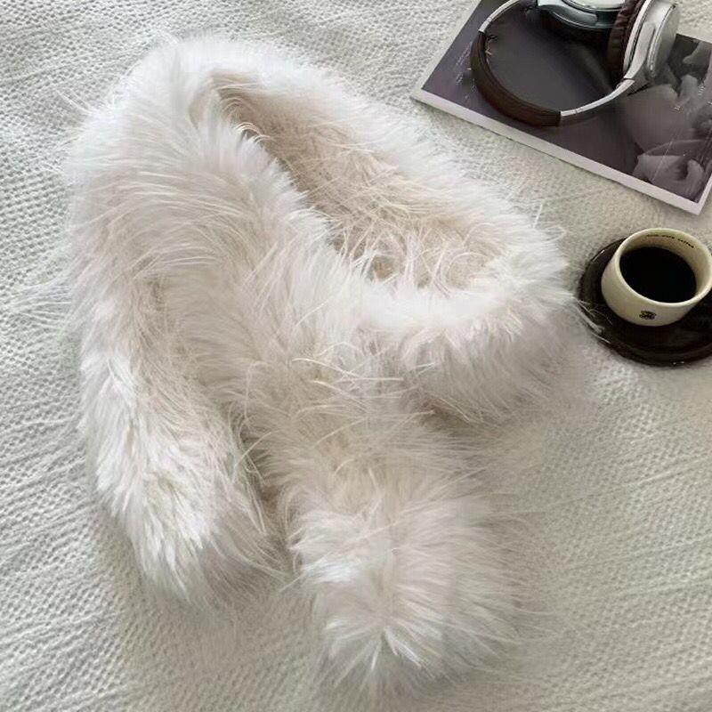Luxury Plush Long Strip Fluffy Scarf Neckerchief Winter Outdoor Thicken Warm Tassel Versatile Scarves Shawl 120cm
Luxury Plush Long Strip Fluffy Scarf Neckerchief Winter Outdoor Thicken Warm Tassel Versatile Scarves Shawl 120cm