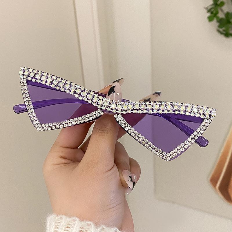 Luxury Cat Eye Rhinestone Classic Sunglasses Noble Luxury Designer Triangle Glasses Uv400 Trend Lunettes De Soleil Pour Femmes
Luxury Cat Eye Rhinestone Classic Sunglasses Noble Luxury Designer Triangle Glasses Uv400 Trend Lunettes De Soleil Pour Femmes