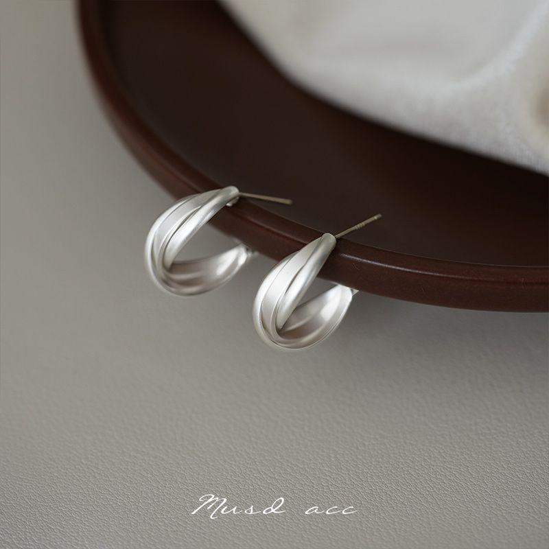 Ретро Гонконгский стиль Квадратное и круглое лицо Женский простой браслет Клипса для ушей в виде спирали от комаров Matte Silver-S925 Sterling Silver Ear Needle
Ретро Гонконгский стиль Квадратное и круглое лицо Женский простой браслет Клипса для ушей в виде спирали от комаров Matte Silver-S925 Sterling Silver Ear Needle