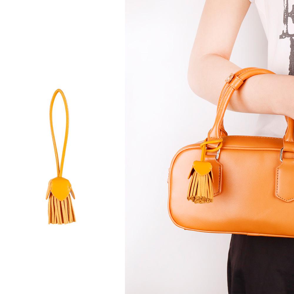 Miu Series PU Leather Tassel Flower Bag Charm - Autumn/Winter Edition
Miu Series PU Leather Tassel Flower Bag Charm - Autumn/Winter Edition