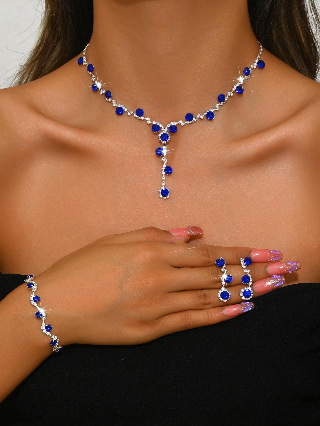 Новый сверкающий бриллиантовый женский ювелирный набор: Ожерелье, серьги и браслет
Новый сверкающий бриллиантовый женский ювелирный набор: Ожерелье, серьги и браслет