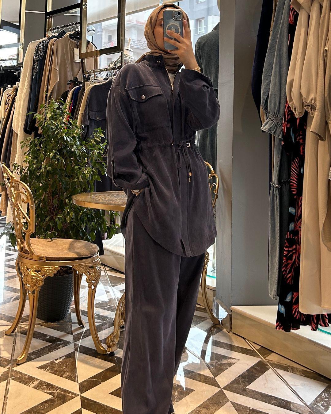 Осенне-зимний женский велюровый костюм с кулиской - Повседневный, средней длины, свободного кроя XXL темно-синий
Осенне-зимний женский велюровый костюм с кулиской - Повседневный, средней длины, свободного кроя XXL темно-синий