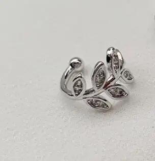 925 Sterling Silver Crystal Leaf NO-Pierced Clip Earrings For Women Girl Fashion Ear Cuff Wedding Party Jewelry Brincos Gift серебряный
925 Sterling Silver Crystal Leaf NO-Pierced Clip Earrings For Women Girl Fashion Ear Cuff Wedding Party Jewelry Brincos Gift серебряный