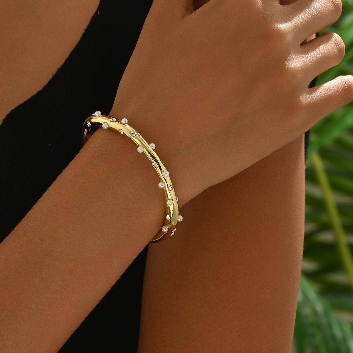 Геометрический стиль женский браслет индивидуальный бриллиантовый жемчужный браслет открытие регулируемый премиум ювелирные изделия
Геометрический стиль женский браслет индивидуальный бриллиантовый жемчужный браслет открытие регулируемый премиум ювелирные изделия