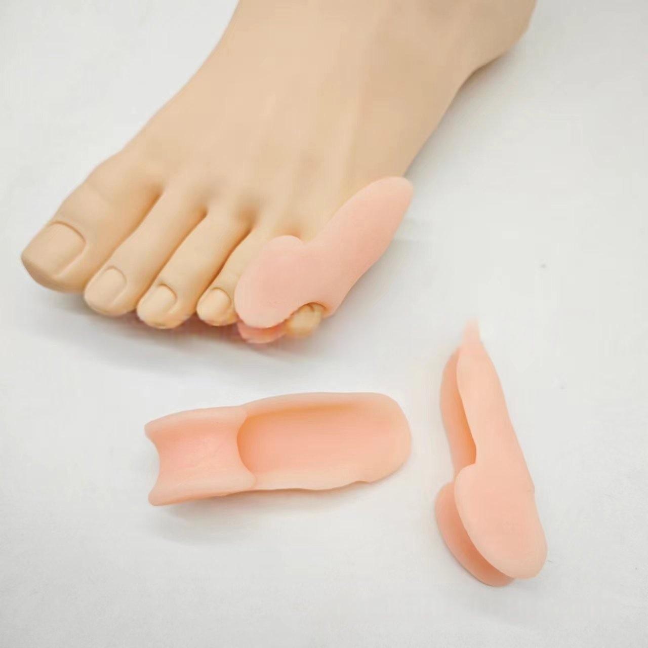 Single-Hole Silicone Toe Separator for Hallux Valgus Correction and Pinky Toe Protection
Single-Hole Silicone Toe Separator for Hallux Valgus Correction and Pinky Toe Protection