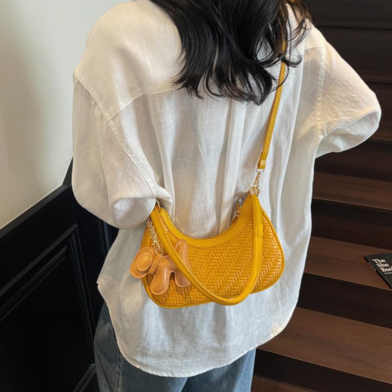 Niche design simple woven shoulder underarm bag women s 2025 summer new versatile messenger dumpling bag
Niche design simple woven shoulder underarm bag women s 2025 summer new versatile messenger dumpling bag