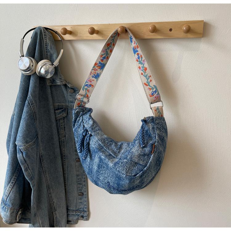 New trendy denim bag fashionable casual one-shoulder crossbody dumpling bag personalized design high-end commuter bag синий
New trendy denim bag fashionable casual one-shoulder crossbody dumpling bag personalized design high-end commuter bag синий