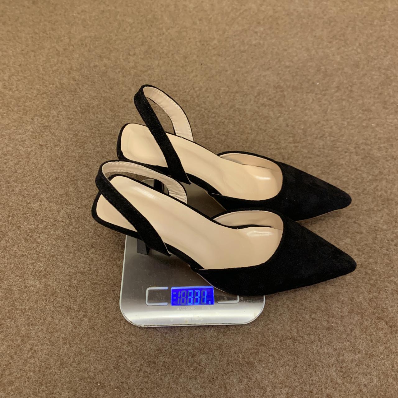 Коричневые туфли на высоком каблуке, сумка, сандалии, обувь 2025 новый весенне-летний сезон с юбкой, остроносые туфли-лодочки 35 чёрный
Коричневые туфли на высоком каблуке, сумка, сандалии, обувь 2025 новый весенне-летний сезон с юбкой, остроносые туфли-лодочки 35 чёрный