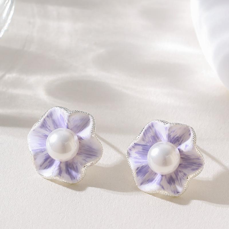 Niche personality design sense enamel drop glaze leaf curling edge flower pearl earrings temperament simple commuter versatile earrings фиолетовый
Niche personality design sense enamel drop glaze leaf curling edge flower pearl earrings temperament simple commuter versatile earrings фиолетовый