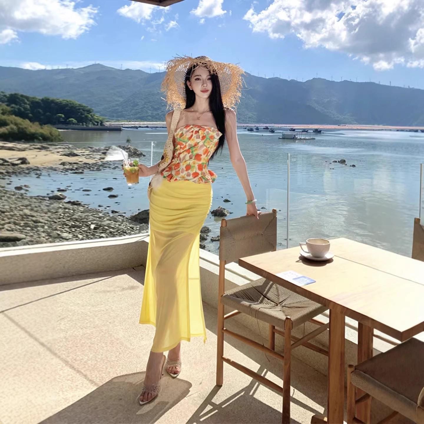 Sanya Beach Strapless Top & Mesh Skirt Two-Piece Set for Women XXL
Sanya Beach Strapless Top & Mesh Skirt Two-Piece Set for Women XXL