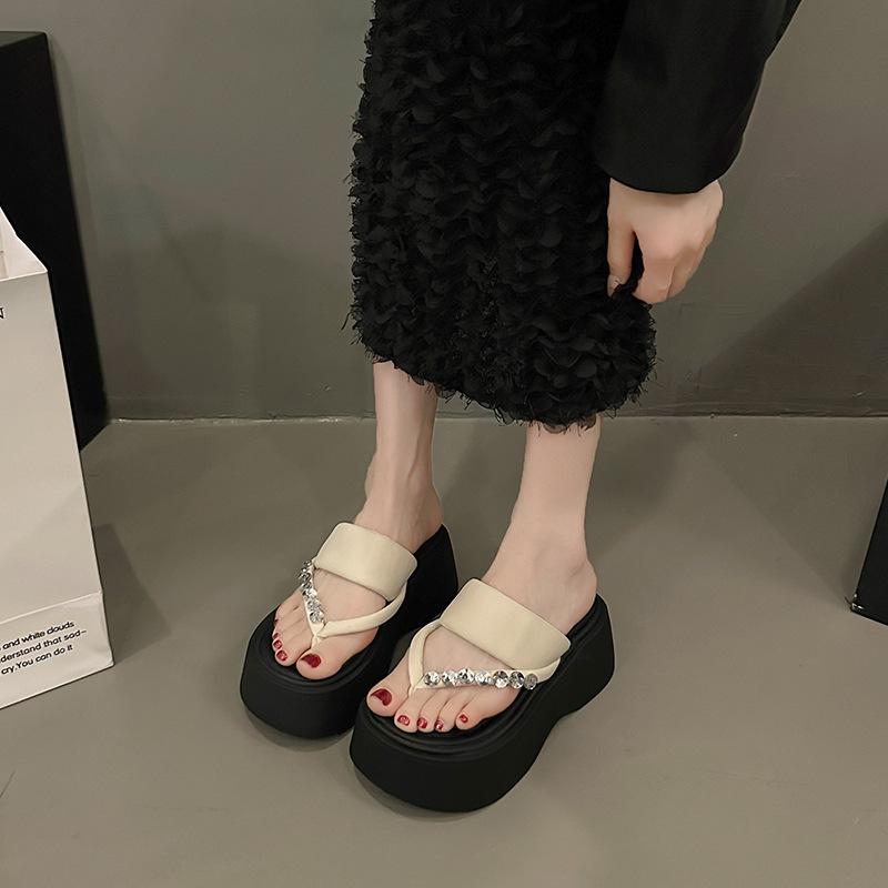 Spring and summer new models with skirts, sandals, muffin, thick-soled flip-flops, women wearing cool slippers outside summer 35
Spring and summer new models with skirts, sandals, muffin, thick-soled flip-flops, women wearing cool slippers outside summer 35