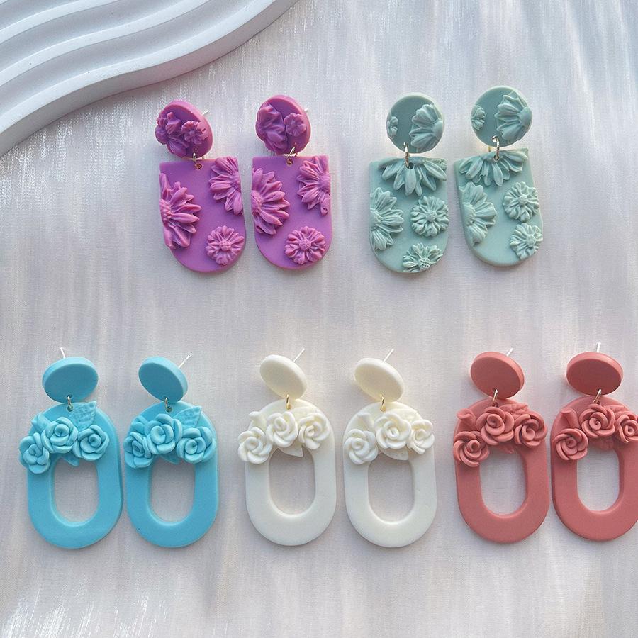 Handmade Polymer Clay Floral Earrings: Unique Three-Dimensional Flower Design for Women
Handmade Polymer Clay Floral Earrings: Unique Three-Dimensional Flower Design for Women
