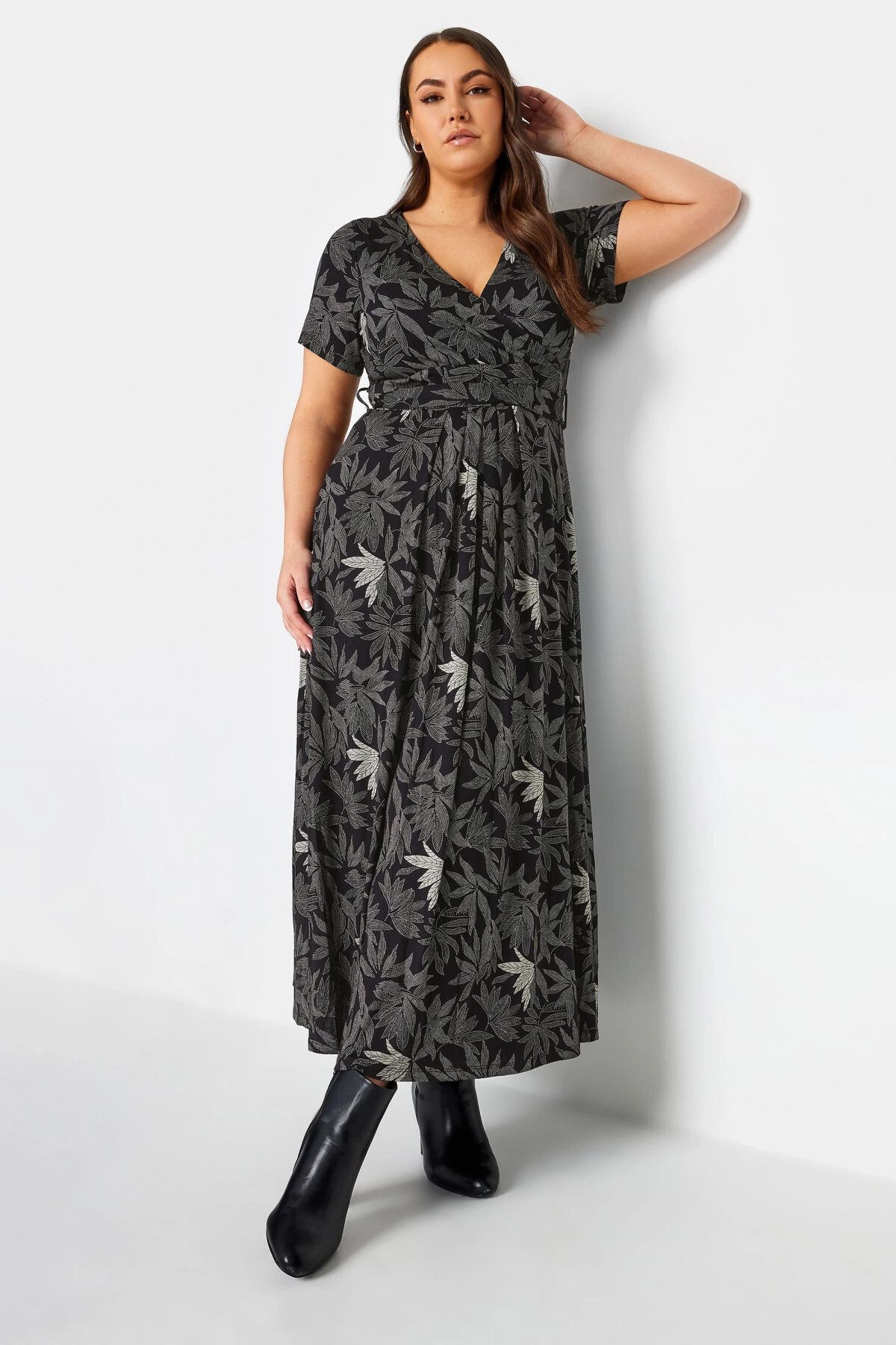 Women s Big Size Dress Plus Size V-Neck Patterned Belted Short Sleeve Wrap Dress 302694 3XL
Women s Big Size Dress Plus Size V-Neck Patterned Belted Short Sleeve Wrap Dress 302694 3XL