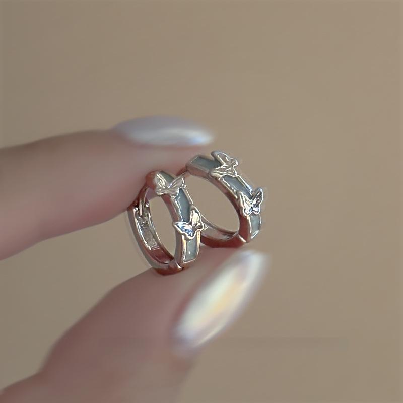 Dripping Butterfly Geometric Round Earrings Simple Fashion Temperament Earrings Versatile Niche Light Luxury High-end Earrings Women
Dripping Butterfly Geometric Round Earrings Simple Fashion Temperament Earrings Versatile Niche Light Luxury High-end Earrings Women