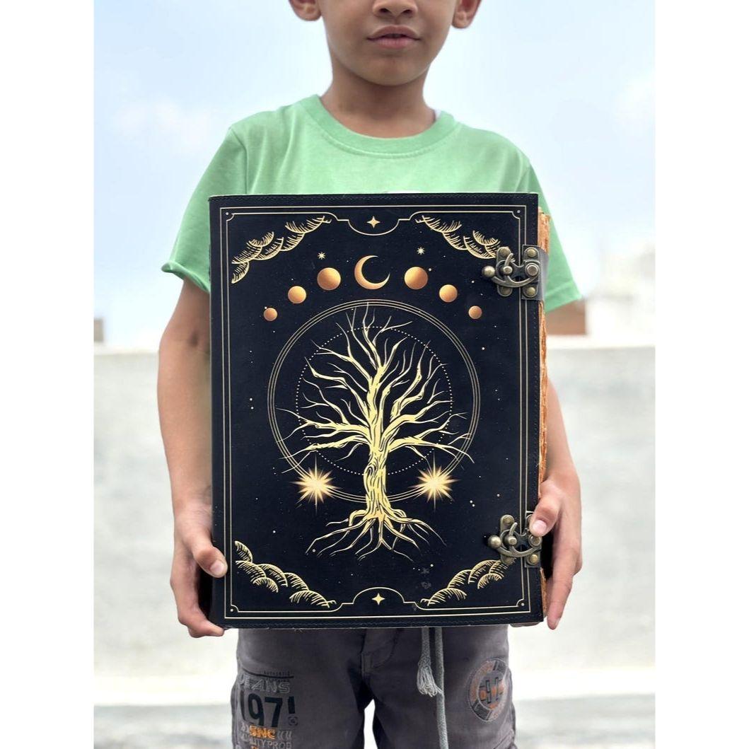 Древо Жизни Гримуар Кожаный блокнот ручной работы Пустой дневник теней Кожаные Небесные Дары 13 x 10 in - 200 Page
Древо Жизни Гримуар Кожаный блокнот ручной работы Пустой дневник теней Кожаные Небесные Дары 13 x 10 in - 200 Page