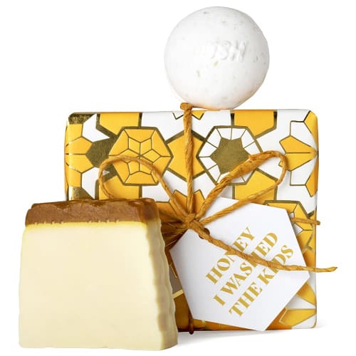 LUSH Honey Bee March Gift Мыло и бомбочка для ванны Honey Bee March (Соли для ванн) Установить Подарочный Покупатель Включено Время
LUSH Honey Bee March Gift Мыло и бомбочка для ванны Honey Bee March (Соли для ванн) Установить Подарочный Покупатель Включено Время