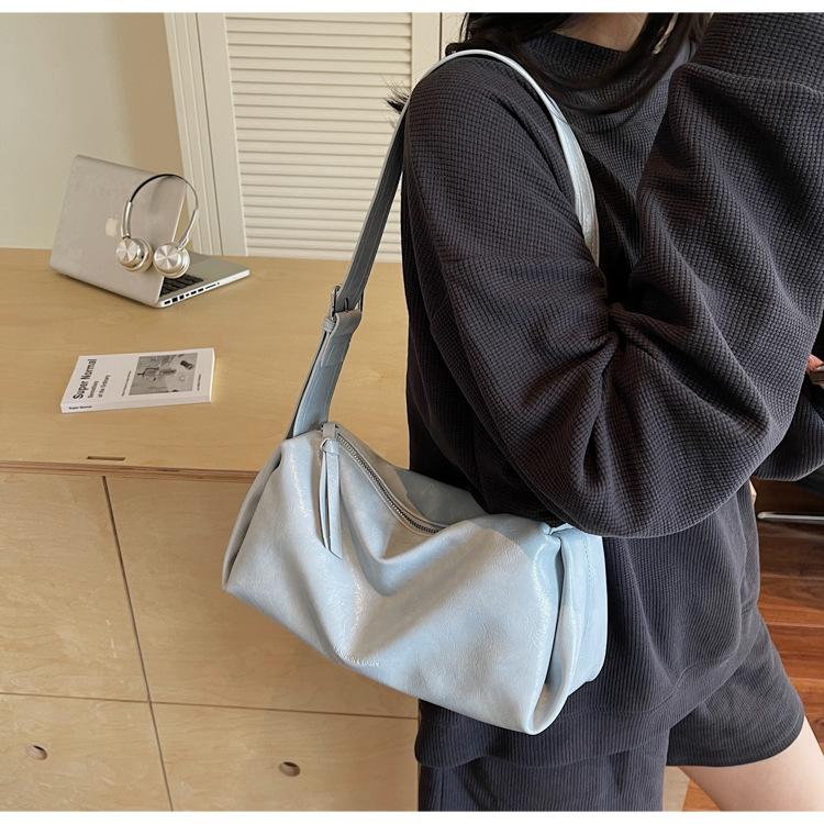 Large capacity bag women 2025 new simple versatile messenger bag pillow bag premium shoulder travel bag чёрный
Large capacity bag women 2025 new simple versatile messenger bag pillow bag premium shoulder travel bag чёрный