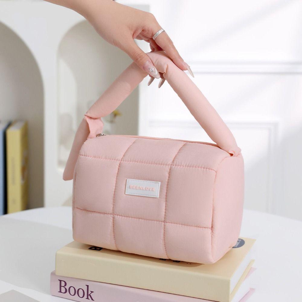 Quilted Puffy Makeup Bag Puffer Toiletry Organizer Casual Handheld Cosmetic Bag Skincare
Quilted Puffy Makeup Bag Puffer Toiletry Organizer Casual Handheld Cosmetic Bag Skincare