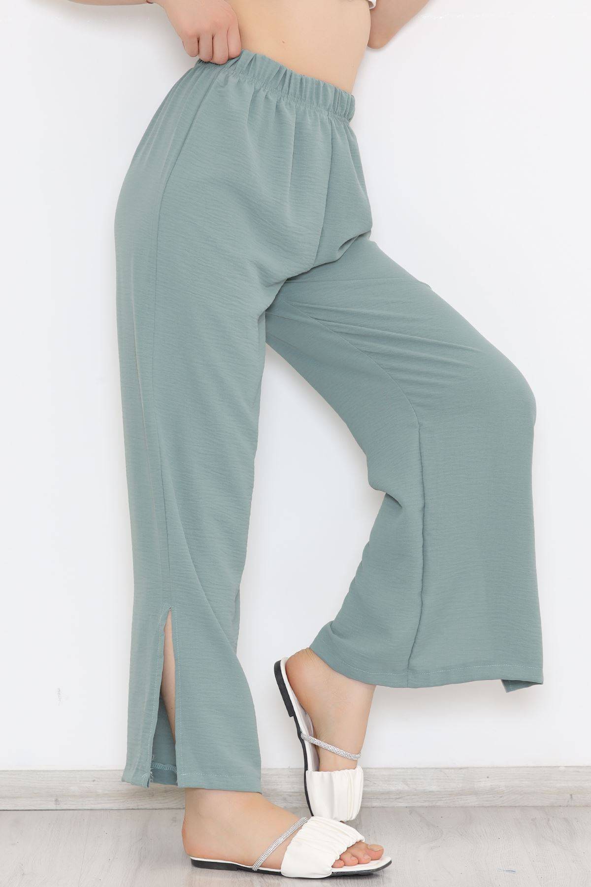 Брюки Ayrobin с разрезами мятные S-M
Брюки Ayrobin с разрезами мятные S-M