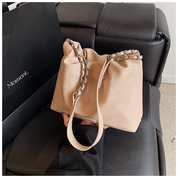 Temperament women s bag, leather underarm bag, first layer cowhide cloud bag, large bag, fashion casual shopping bag, bucket bag.
Temperament women s bag, leather underarm bag, first layer cowhide cloud bag, large bag, fashion casual shopping bag, bucket bag.