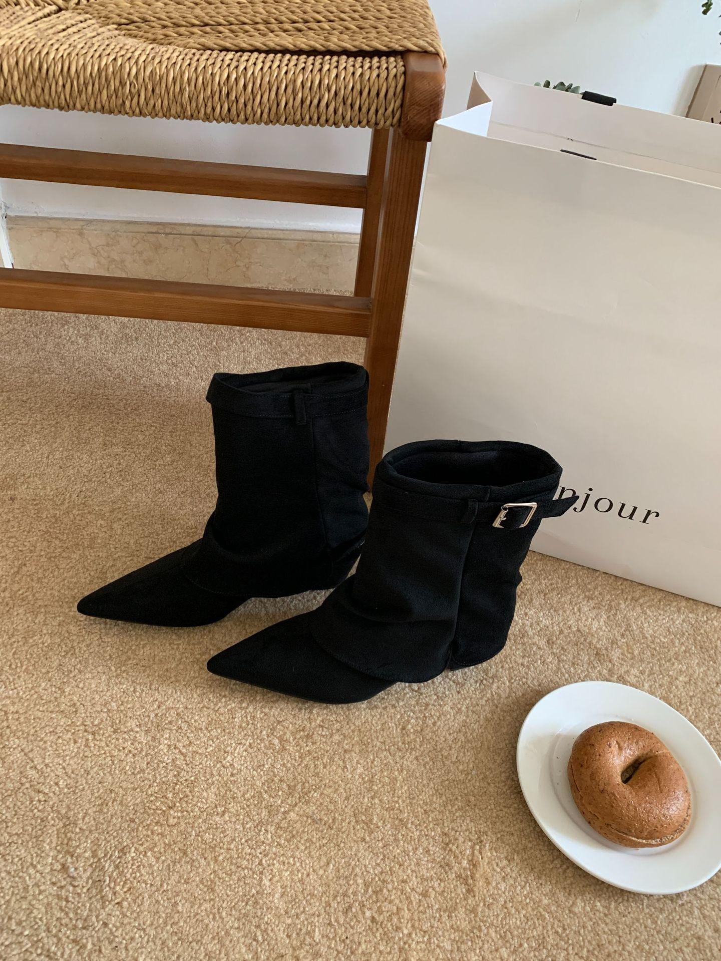 Maillard retro brown suede pants boots 2025 new Korean version slim pointed thick heel hottie short boots 39 чёрный
Maillard retro brown suede pants boots 2025 new Korean version slim pointed thick heel hottie short boots 39 чёрный