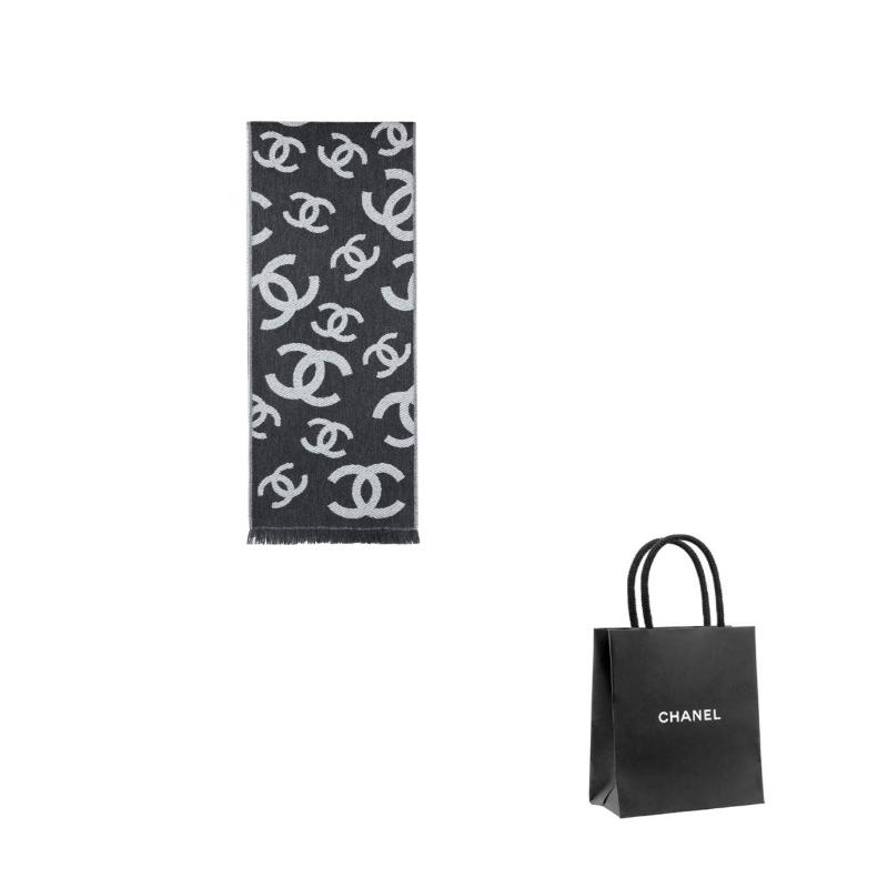 CHANEL brand logo sheep wool cashmere mulberry silk shawl women s charcoal gray/light gray сірий колір
CHANEL brand logo sheep wool cashmere mulberry silk shawl women s charcoal gray/light gray сірий колір