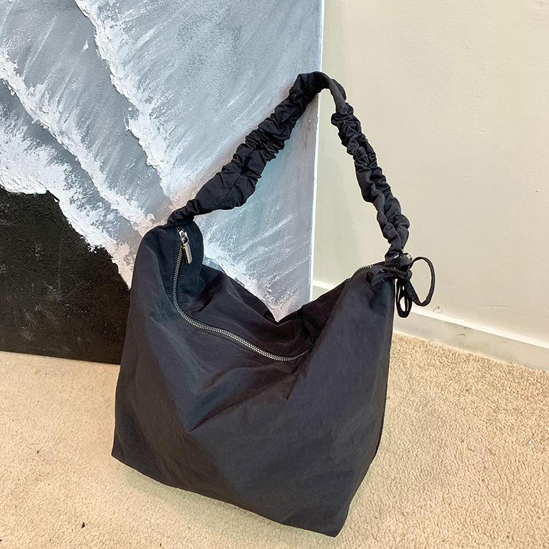 Autumn casual cute bag women s reversible shoulder backpack tote bag large capacity new 2025 small fresh чорний
Autumn casual cute bag women s reversible shoulder backpack tote bag large capacity new 2025 small fresh чорний