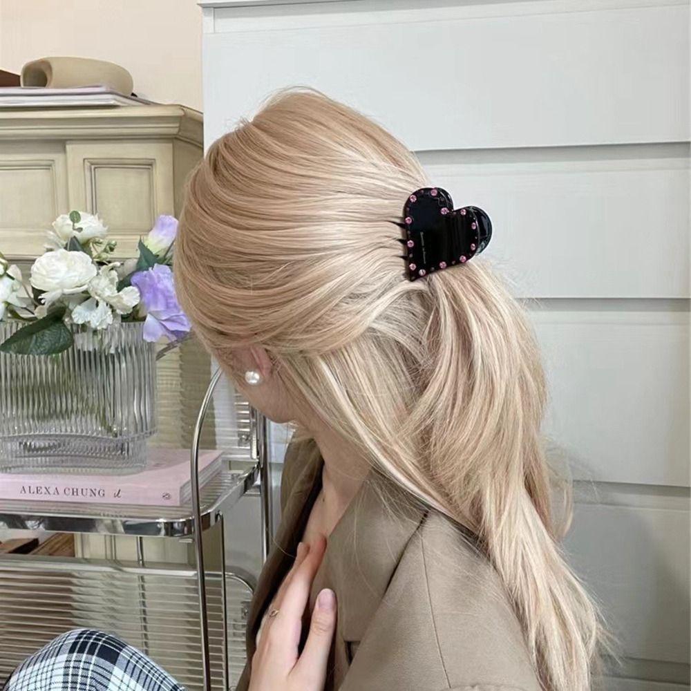 Heart Shark Clip Hair Clip Female Hair Accessories Love Hair Claw Korean Style Grab Clip білий
Heart Shark Clip Hair Clip Female Hair Accessories Love Hair Claw Korean Style Grab Clip білий