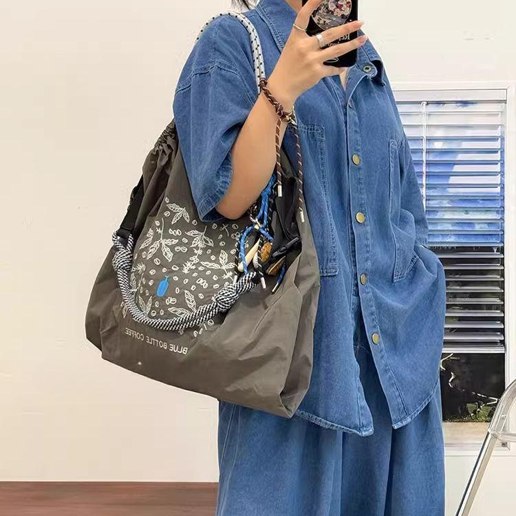 Japanese-Style Embroidered Large Capacity Fashionable Nylon Eco Shopping Bag - Versatile Commuter Handheld/Shoulder/Crossbody Tote BAG+ shoulder strap
Japanese-Style Embroidered Large Capacity Fashionable Nylon Eco Shopping Bag - Versatile Commuter Handheld/Shoulder/Crossbody Tote BAG+ shoulder strap