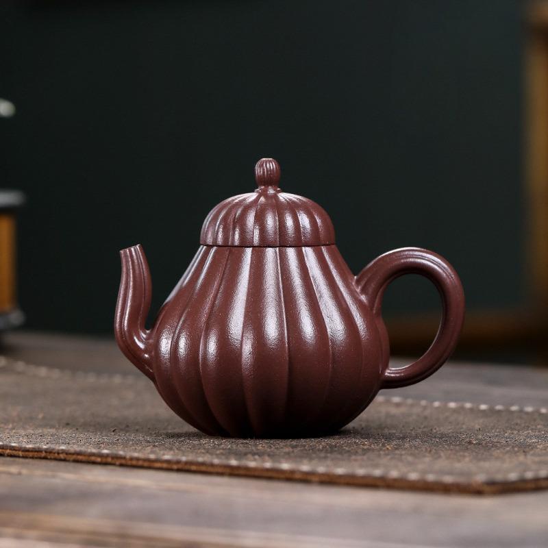 260ml High-end Yixing Purple Clay Teapots Handmade Rib Pot Raw Ore Purple Mud Kettle Chinese Zisha Tea Set Drinkware Accessories
260ml High-end Yixing Purple Clay Teapots Handmade Rib Pot Raw Ore Purple Mud Kettle Chinese Zisha Tea Set Drinkware Accessories