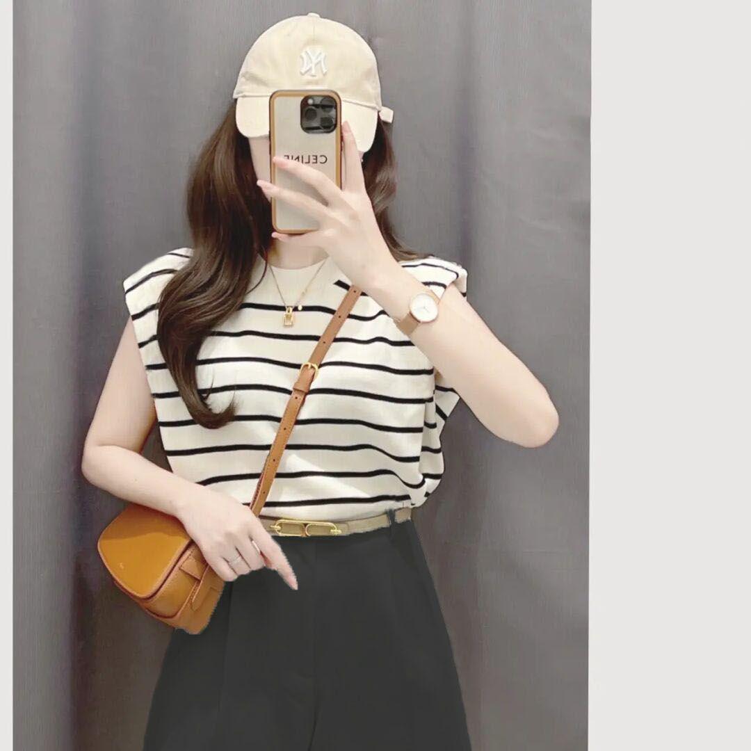 Petite Retro Striped Two-Piece Set: Stylish Top & Shorts S 42-50 kg
Petite Retro Striped Two-Piece Set: Stylish Top & Shorts S 42-50 kg