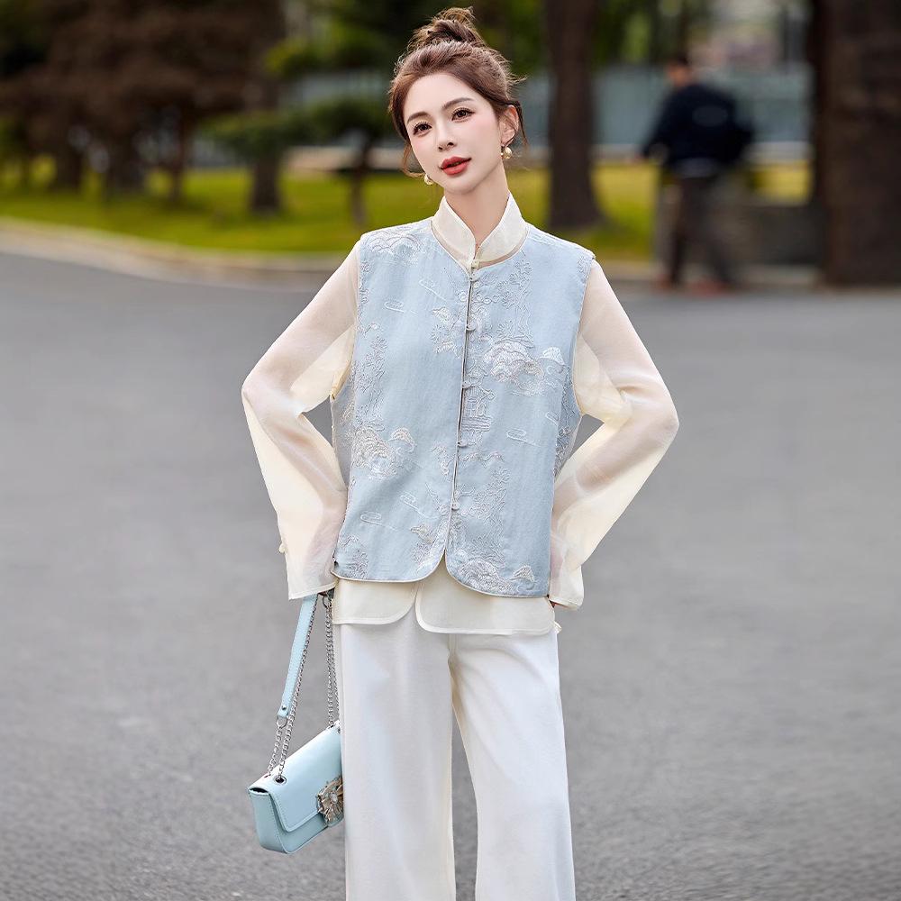 2025 Spring Women s Reversible Embroidered Ramie Vest in Chinese National Style (CY8121) XL (120-130 Jin)
2025 Spring Women s Reversible Embroidered Ramie Vest in Chinese National Style (CY8121) XL (120-130 Jin)
