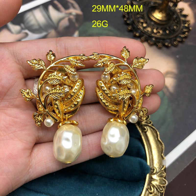 Retro heavy-duty Bohemian pearl frill design high-end necklace and stud earring set - elegant and versatile vintage accessory
Retro heavy-duty Bohemian pearl frill design high-end necklace and stud earring set - elegant and versatile vintage accessory