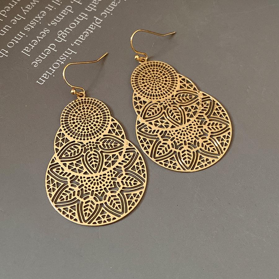 Round hollow leaf pendant ear hook retro ethnic style fashion temperament earrings light luxury high-end earrings
Round hollow leaf pendant ear hook retro ethnic style fashion temperament earrings light luxury high-end earrings