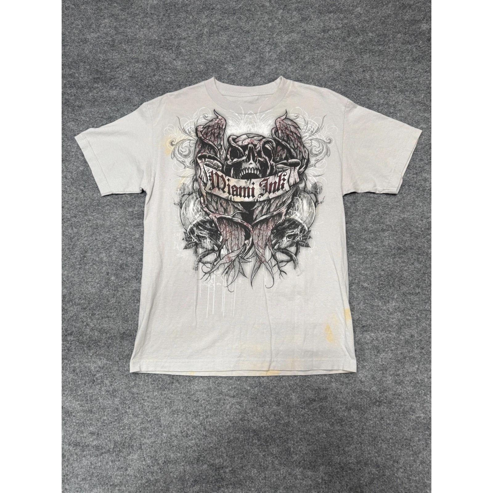Miami Ink Graphic T-Shirt Mens Medium Tattoo Skull Wings Y2K TV T-Shirt XL
Miami Ink Graphic T-Shirt Mens Medium Tattoo Skull Wings Y2K TV T-Shirt XL