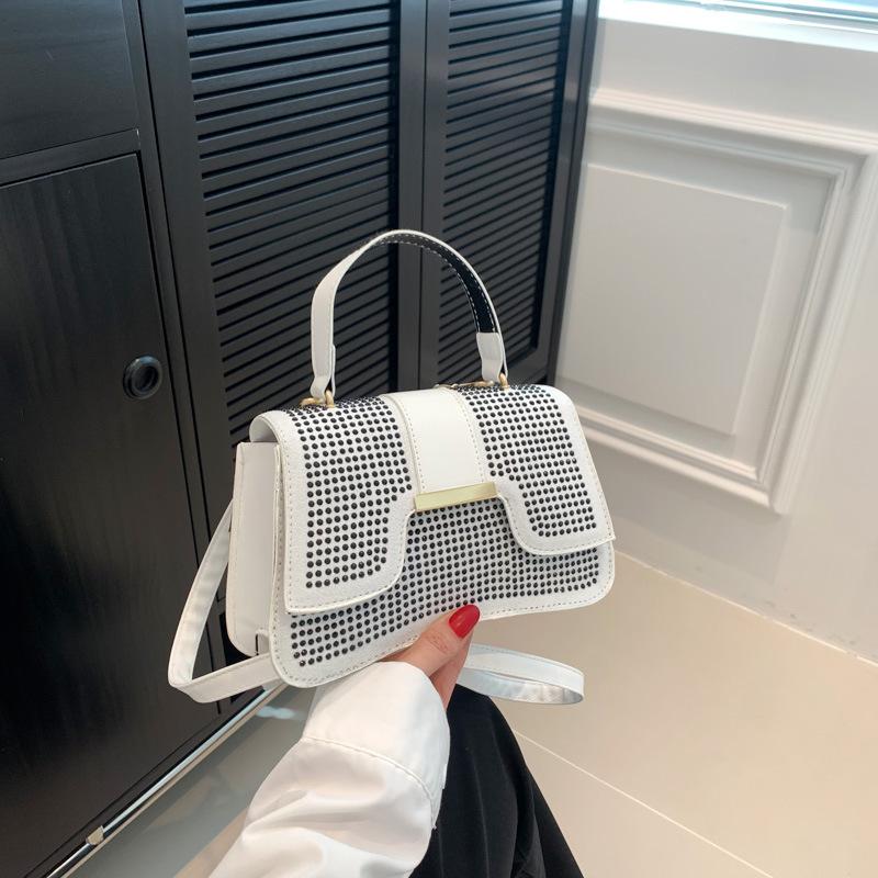 Нежный и модный темпераментный плетеный фактурный ридикюль 2 женские 023 летняя новая сумка через плечо в иностранном стиле маленькая квадратная сумка белый
Нежный и модный темпераментный плетеный фактурный ридикюль 2 женские 023 летняя новая сумка через плечо в иностранном стиле маленькая квадратная сумка белый