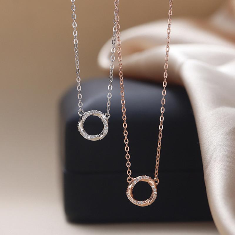 Möbius Strip Titanium Steel Necklace: Women s Geometric Round Ring Clavicle & Sweater Chain
Möbius Strip Titanium Steel Necklace: Women s Geometric Round Ring Clavicle & Sweater Chain