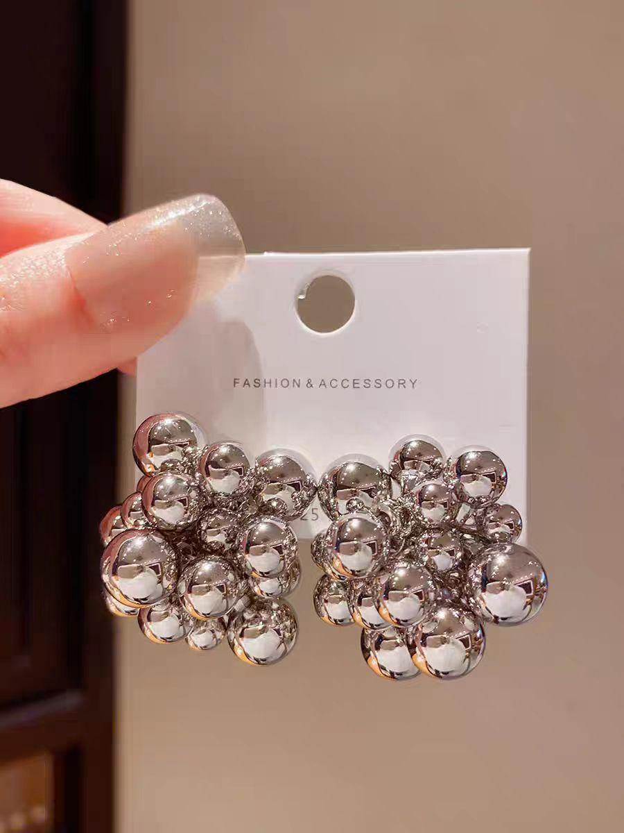 Silver Ball Bubble Metal Size Round Ball Exaggerated Niche Design Stud Earrings, High-End Earrings Tide
Silver Ball Bubble Metal Size Round Ball Exaggerated Niche Design Stud Earrings, High-End Earrings Tide