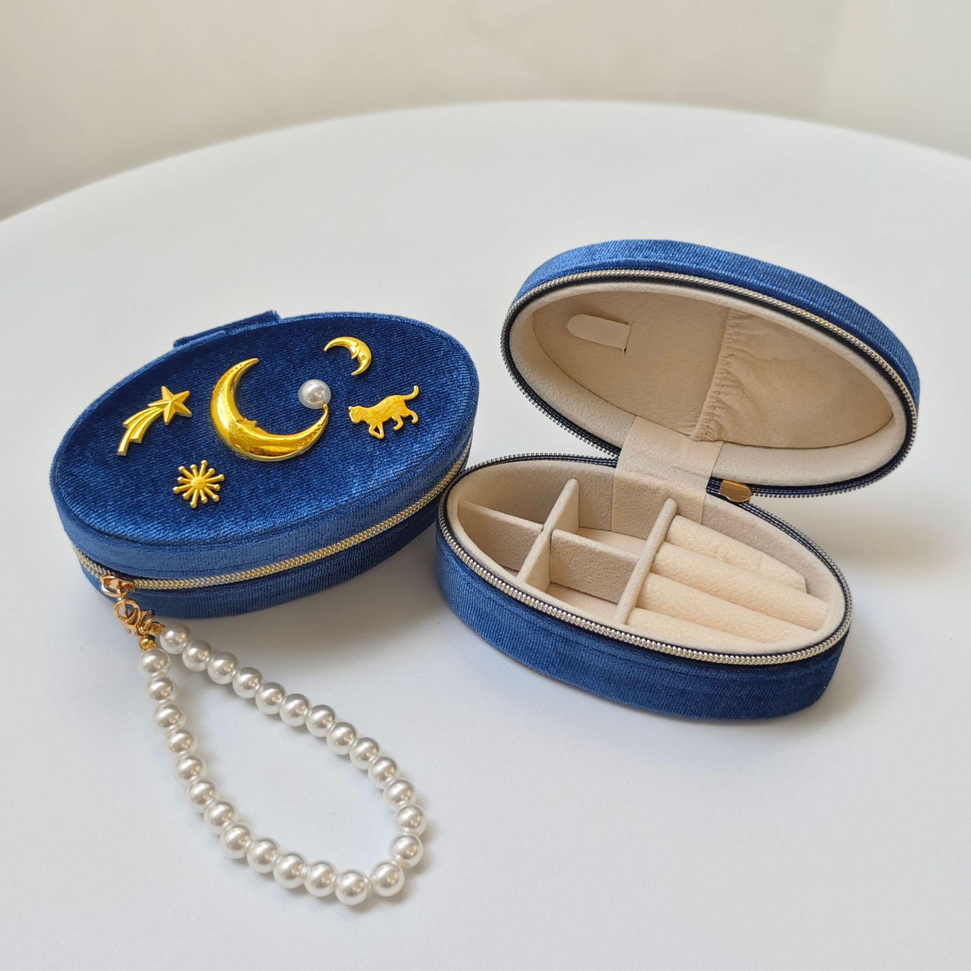 Travel Portable Jewelry Box Retro Velvet Jewelry Storage Retro Oval Jewelry Box Velvet For Luggage Gift Ring Organizer синій
Travel Portable Jewelry Box Retro Velvet Jewelry Storage Retro Oval Jewelry Box Velvet For Luggage Gift Ring Organizer синій
