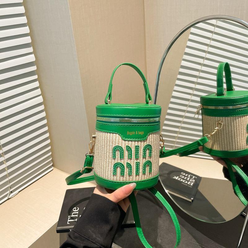 Stylish portable woven bucket bag women s 2025 new summer high-end light luxury niche messenger cylinder bag зелёный
Stylish portable woven bucket bag women s 2025 new summer high-end light luxury niche messenger cylinder bag зелёный