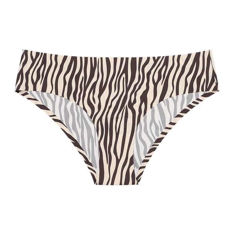 European and American sexy leopard print underwear low waist one-piece seamless ice silk fitness quick-drying briefs women s S
European and American sexy leopard print underwear low waist one-piece seamless ice silk fitness quick-drying briefs women s S