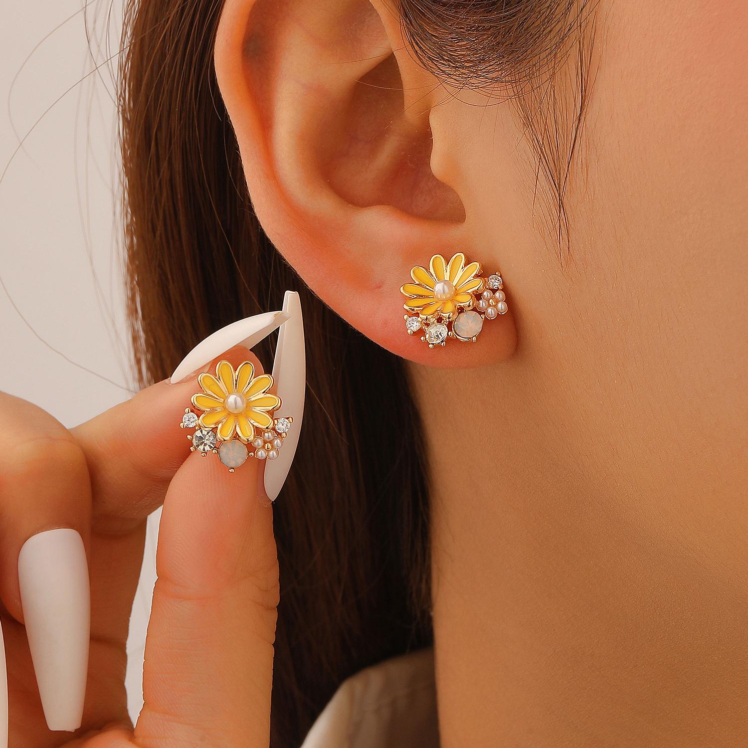 Elegant Daisy and Sunflower Zirconia Pearl Stud Earrings
Elegant Daisy and Sunflower Zirconia Pearl Stud Earrings