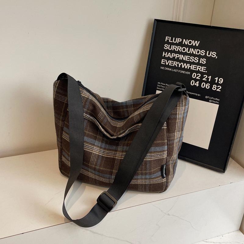 Ретро Плед Плюшевая Сумка-Тоут на Плечо - Классическая Большая Вместимость для Студентов
Ретро Плед Плюшевая Сумка-Тоут на Плечо - Классическая Большая Вместимость для Студентов