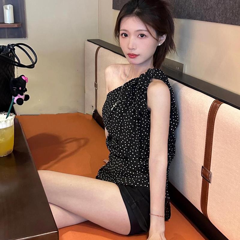 Women s Black Polka Dot Off-Shoulder Sleeveless Top - Chic, Stylish, and Perfect for Summer 1 - Premium Version
Women s Black Polka Dot Off-Shoulder Sleeveless Top - Chic, Stylish, and Perfect for Summer 1 - Premium Version