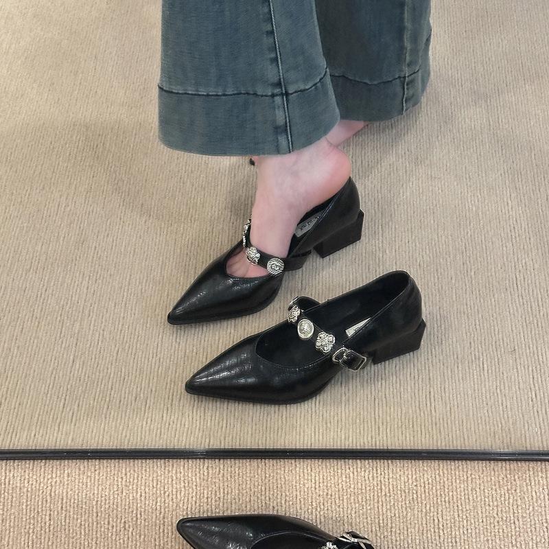 Temperament pointed single shoes women s thick heel 2025 new light mouth commuter metal one-word buckle white Mary Jane shoes 40 чорний
Temperament pointed single shoes women s thick heel 2025 new light mouth commuter metal one-word buckle white Mary Jane shoes 40 чорний