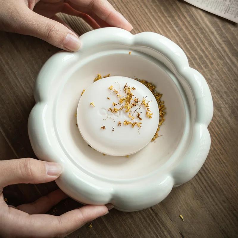 Vintage Petal Shape Ceramic Fruit Bowl Household Soap Storage Box Dessert Bowl Dinner Utensils Cooking Dishes Kitchen Utensils
Vintage Petal Shape Ceramic Fruit Bowl Household Soap Storage Box Dessert Bowl Dinner Utensils Cooking Dishes Kitchen Utensils