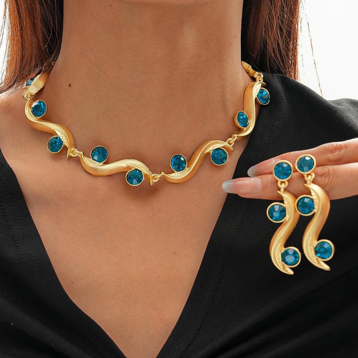 Модные украшения для женщин золотой
Модные украшения для женщин золотой