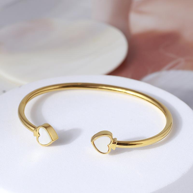 European And American Trend Jewelry Wholesale Love Inlaid Shell Opening Adjustable Bracelet Women Bracelet
European And American Trend Jewelry Wholesale Love Inlaid Shell Opening Adjustable Bracelet Women Bracelet