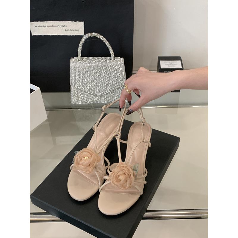 Камелия фея стиль с юбкой сандалии девушка 2025 новые стилет красивые ретро ремешок высокие каблуки лето 40 хаки
Камелия фея стиль с юбкой сандалии девушка 2025 новые стилет красивые ретро ремешок высокие каблуки лето 40 хаки